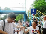 Phụ huynh thấp thỏm chờ con thi Đại học